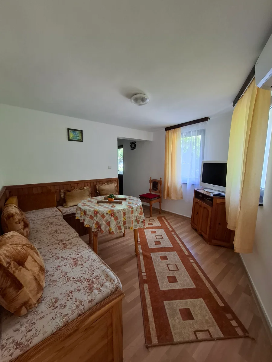 Apartment 1 6